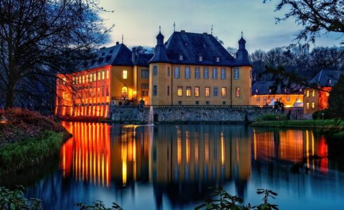 How to build companies with economic moats