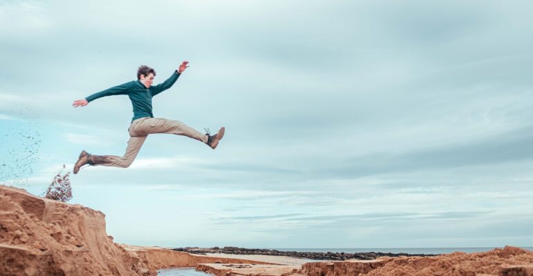 should you quit your job to start business?