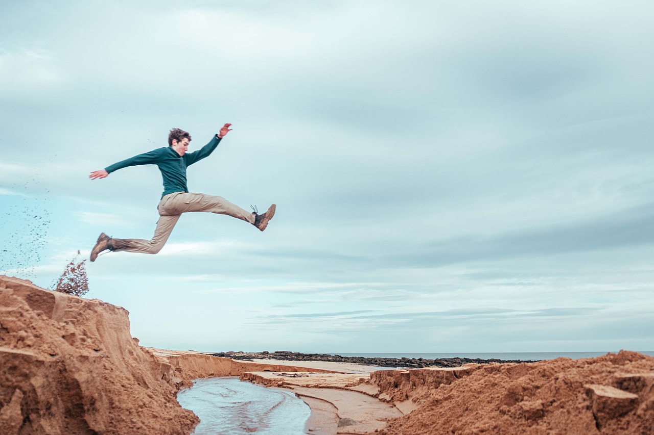 should you quit your job to start business?