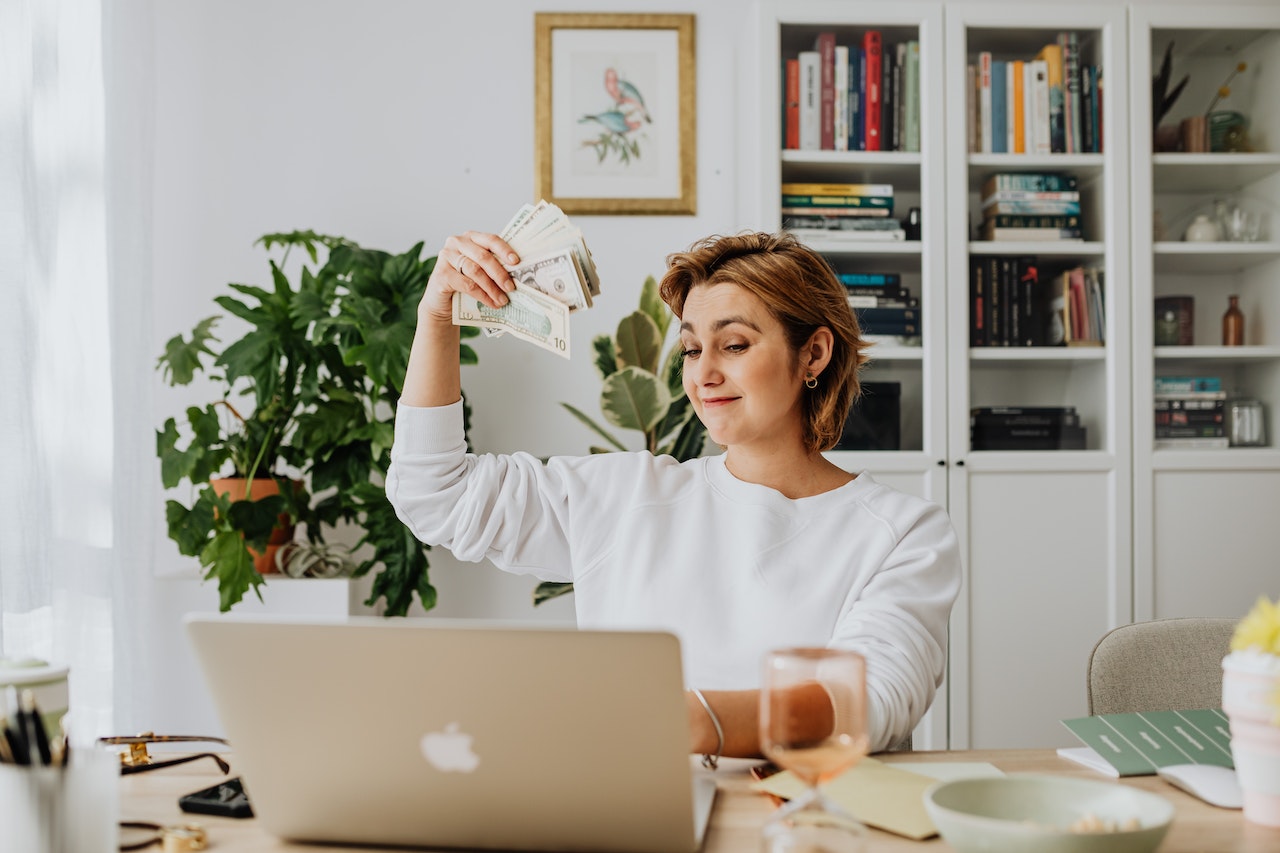 Should job ads contain salary information?