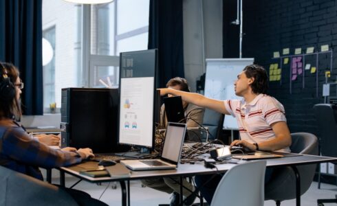 startup accelerator vs incubator