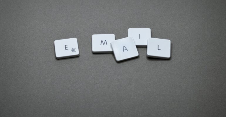 How to introduce your startup in email?