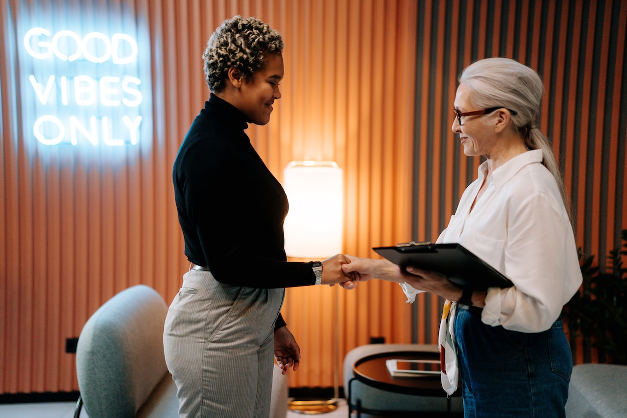 Should startups hire generalists or specialists?
