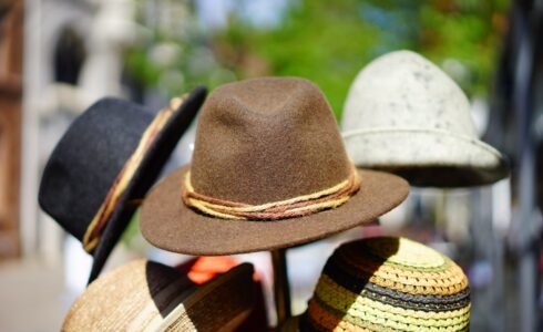 Six thinking hats by Edward De Bono