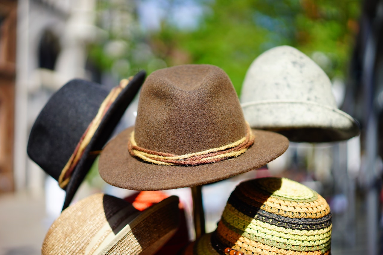 Six thinking hats by Edward De Bono