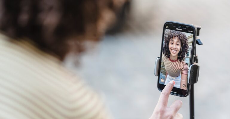 leverage influencers to grow saas product