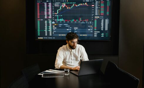 Vertical vs Horizontal Growth in Business