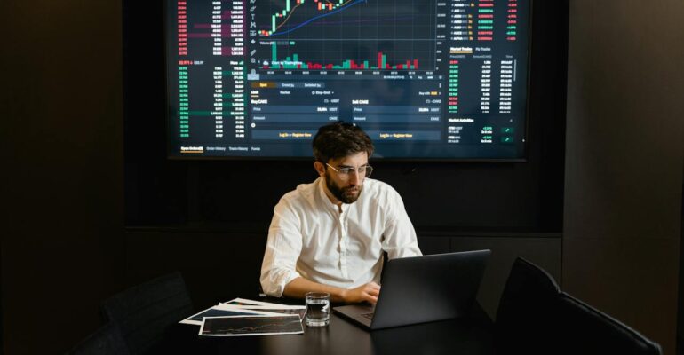 Vertical vs Horizontal Growth in Business