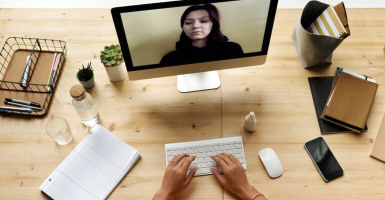 how to manage remote employees