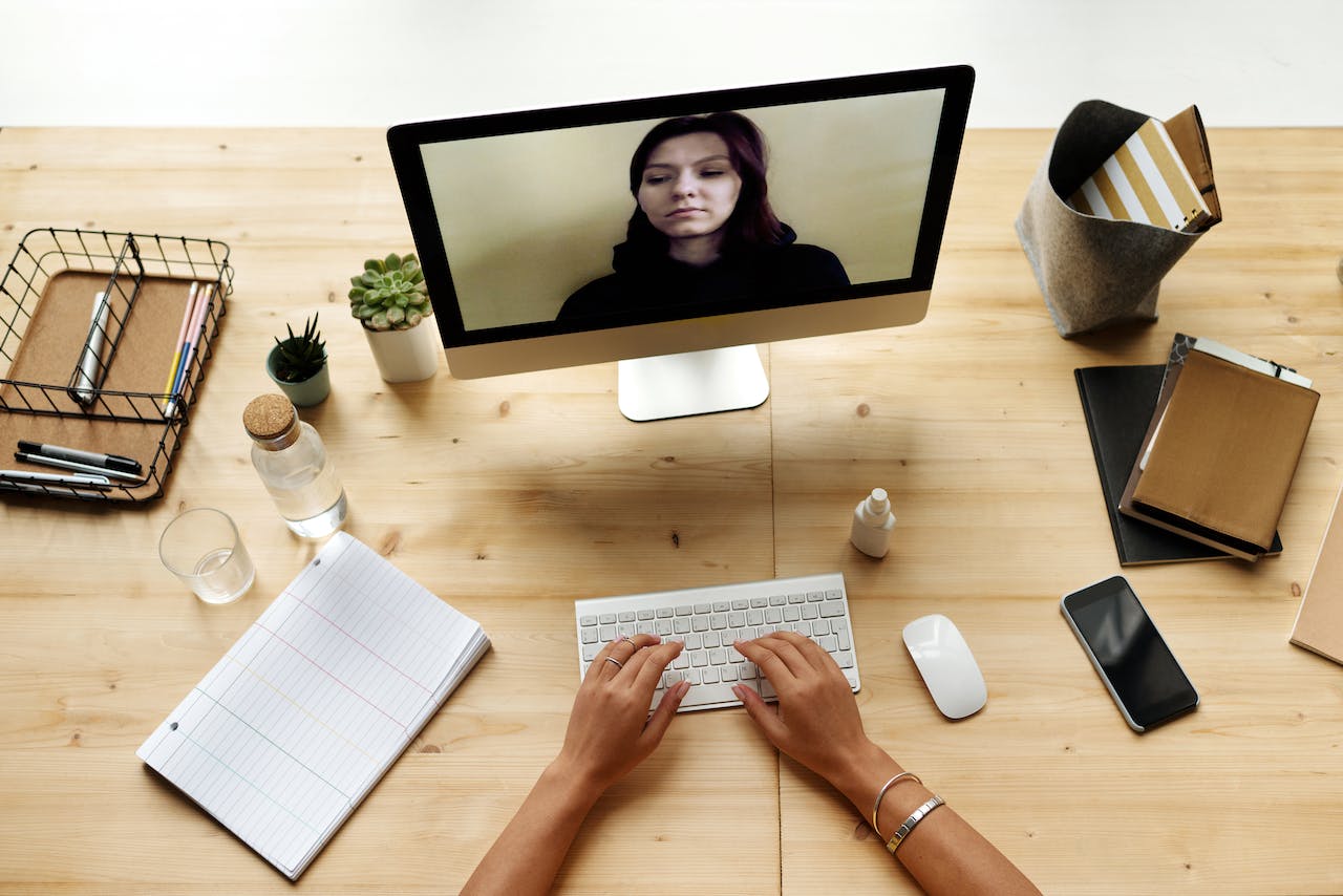 how to manage remote employees