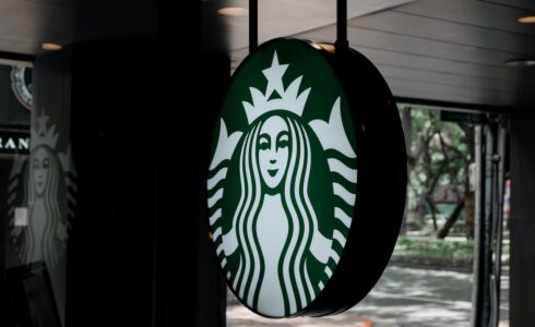 Howard Schultz starbucks success story