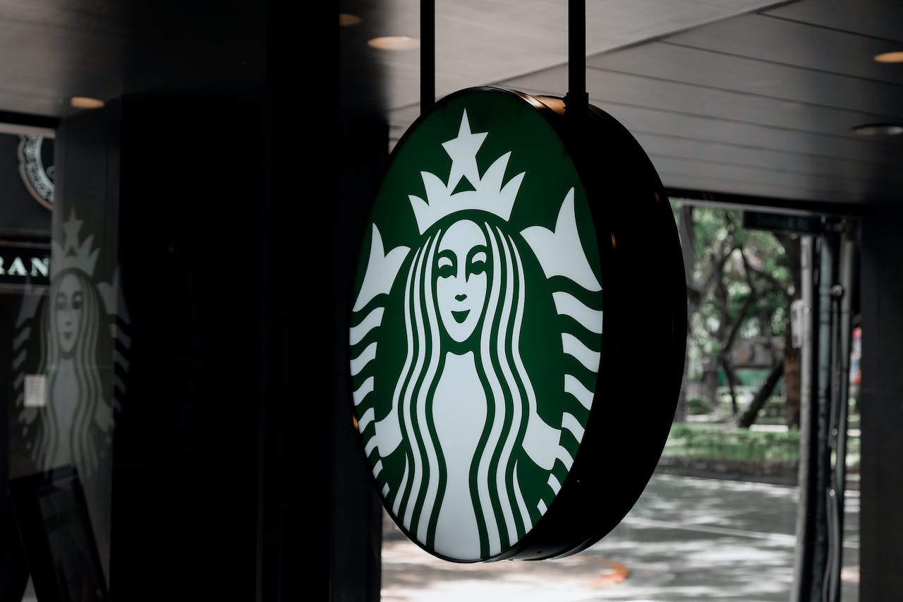 Howard Schultz starbucks success story