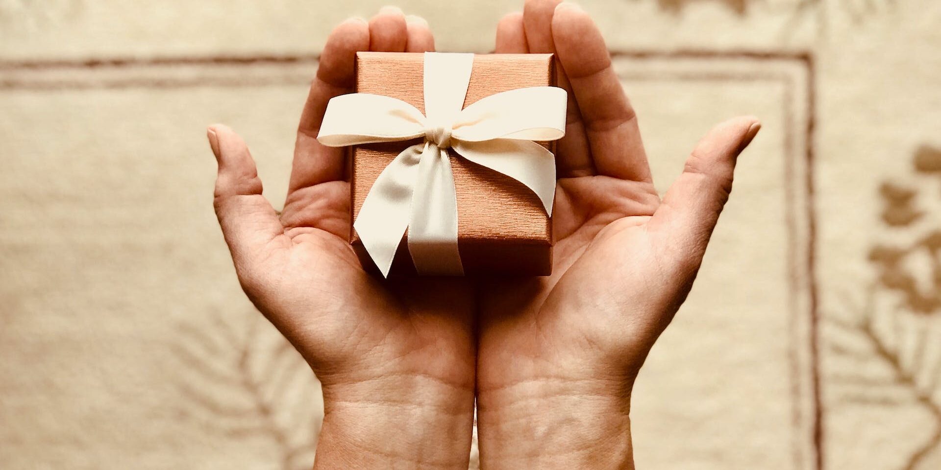 7 Priceless Gifts That Will Improve Your Money Management
