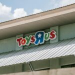 why toys r us failed?